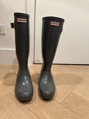 Hunter Tall Rubber Rain Boots - Gray with Red Logo